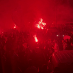 Jogadores do Corinthians reagem à festa da torcida antes de Dérbi