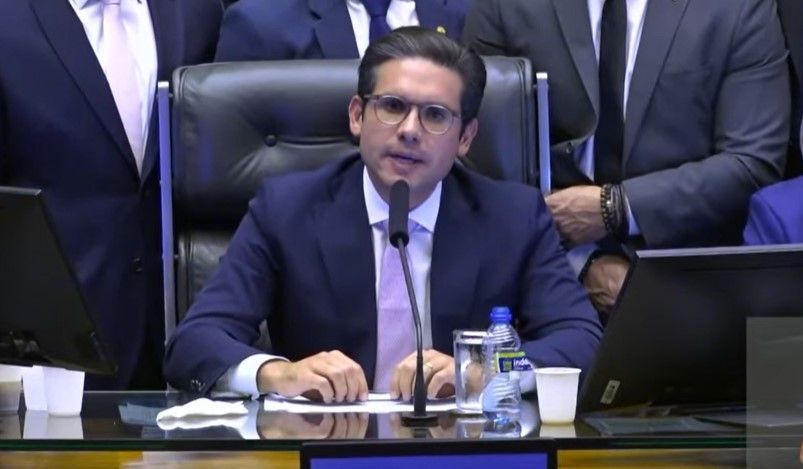 Em meio à tensão, Motta encerra sessão na Câmara e defende diálogo