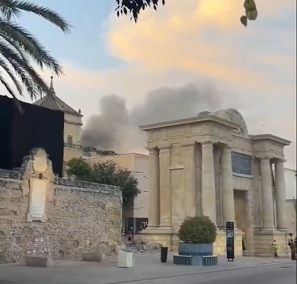 Incêndio atinge a Mesquita-Catedral de Córdoba, na Espanha