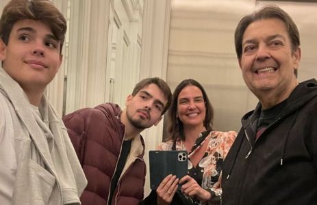 Faustão é casado com Luciana Cardoso, com quem tem dois filhos: Rodrigo e João Guilherme