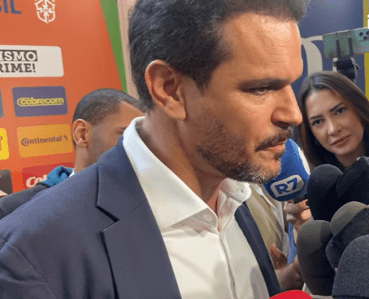 O diretor de futebol do Vasco, Admar Lopes, falou sobre reforços na equipe