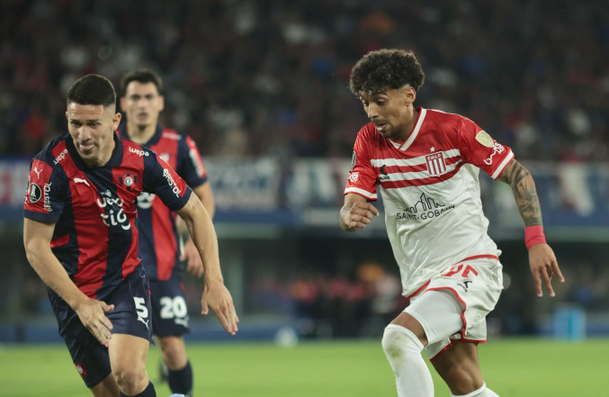 Estudiantes marca no fim, bate Cerro fora de casa e abre vantagem na Libertadores