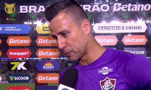 Fábio, goleiro do Fluminense, se emociona ao chegar a 1390 jogos neste sábado (16)
