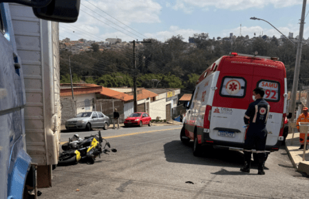 Motociclista sofreu ferimentos leves.