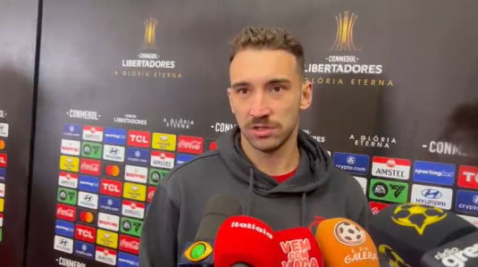 Léo Ortiz, zagueiro do Flamengo, em zona mista