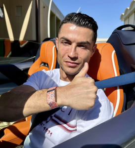 Cristiano Ronaldo celebra um ano de canal no Youtube com live especial
