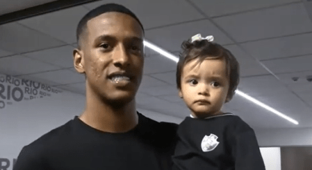 Robert Renan está no Rio de Janeiro para assinar com o Vasco