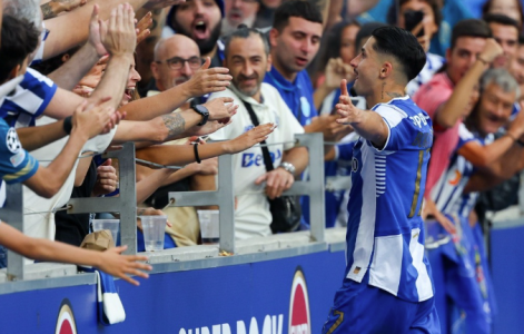 Borja comemora um dos gols na goleada do Porto sobre o Casa Pia