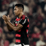 Flamengo x Vitória: clube atualiza situação de Alex Sandro, substituído no primeiro tempo