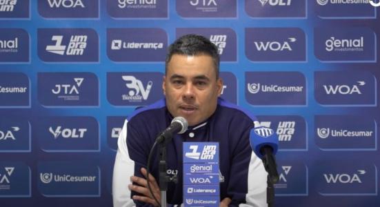 Jair Ventura concedeu entrevista coletiva após a derrota do Avaí para o Amazonas