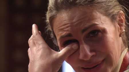 Daniela chora ao ouvir avaliação de jurados
