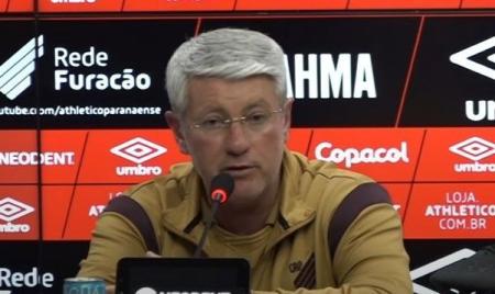 Odair Hellmann em entrevista coletiva após a derrota do Athletico-PR para o Corinthians