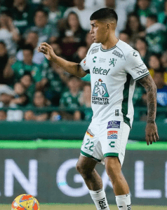 Adonis Frías defende o Lanús desde 2022