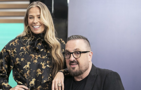 Rodrigo Carelli é o diretor de 'A Fazenda', enquanto Adriane Galisteu é a apresentadora