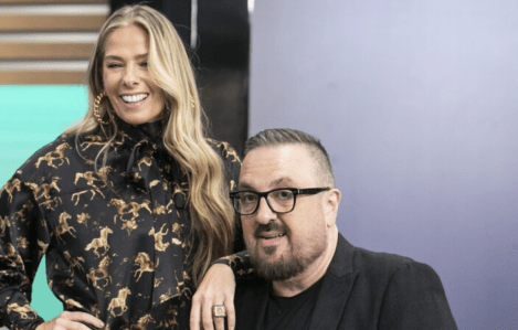 Rodrigo Carelli é o diretor de 'A Fazenda', enquanto Adriane Galisteu é a apresentadora