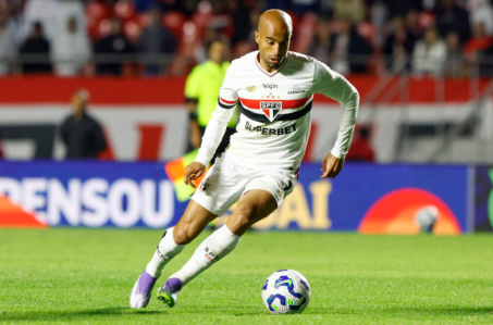 Lucas Moura durante jogo pelo São Paulo