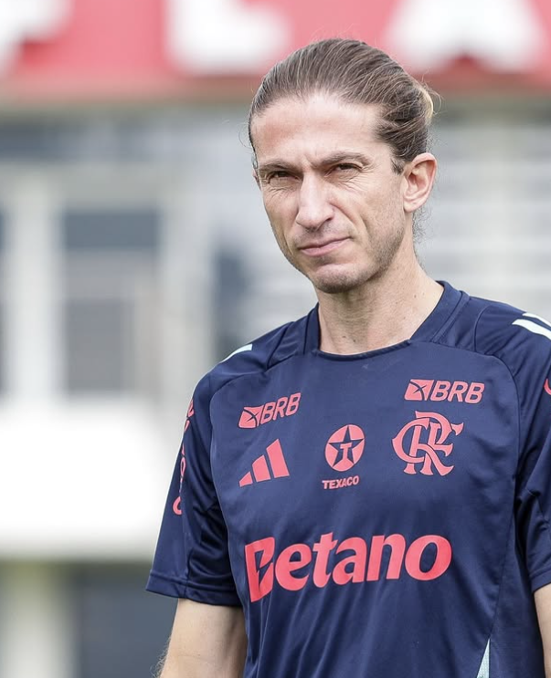 Escalação do Flamengo: Filipe Luís tem dúvida no meio contra o Grêmio