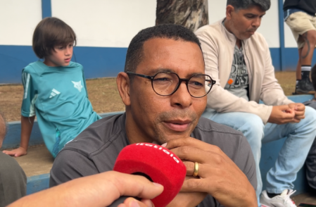 Gilberto Silva esteve presente no clássico entre Cruzeiro e Atlético, pelo Mineiro Sub-20, neste sábado (30)