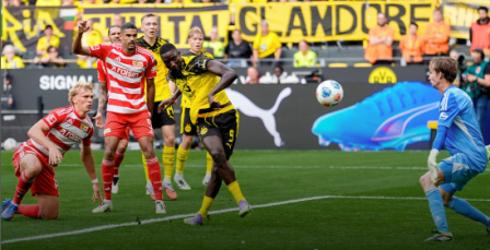 Guirrassy, do Borussia, fez dois gols neste domingo (31)