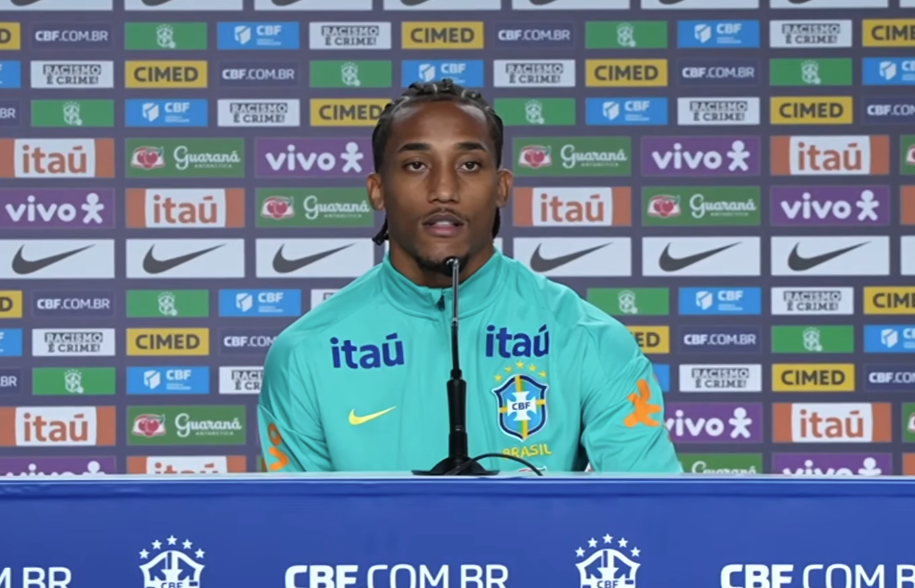 De volta à Seleção Brasileira, João Pedro destaca evolução e afirma: 'Me veem com outros olhos'