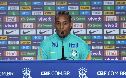 João Pedro durante coletiva de imprensa