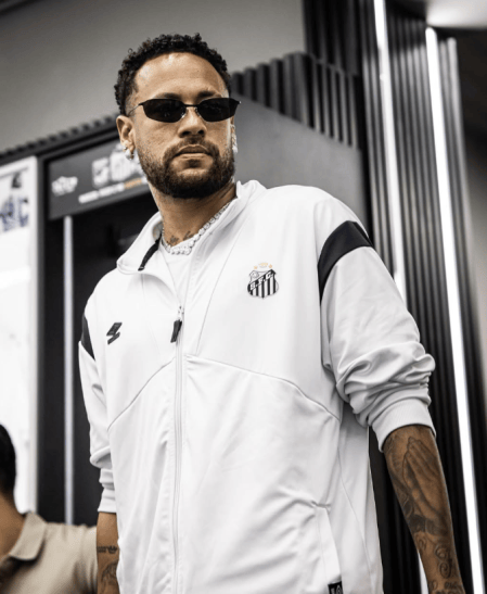 Neymar antes de jogo na Vila Belmiro