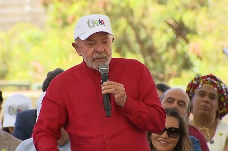 Lula pede desculpas a Damião e adia assinatura de compra de 100 ônibus elétricos para BH