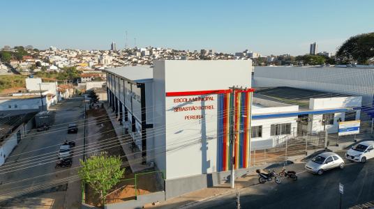 Ampliação da Escola Municipal Sebastião Botrel, Cemei Juracy Elisa da Costa e novos computadores reforçam prioridade na educação - Prefeitura de Lavras - Publieditorial 02