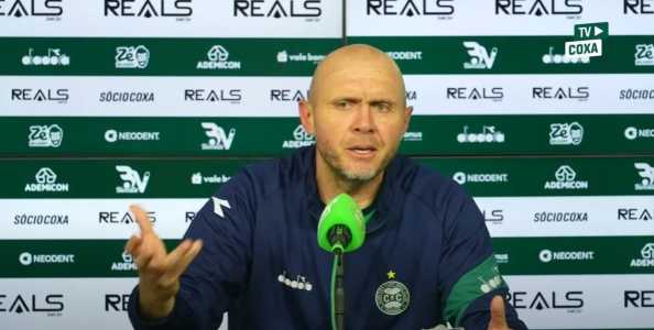 Mozart Santos em entrevista coletiva pós-jogo entre Coritiba e Ferroviária