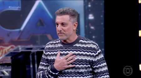 Luciano Huck deixa Carlinhos de Jesus emocionado no 'Domingão com Huck'