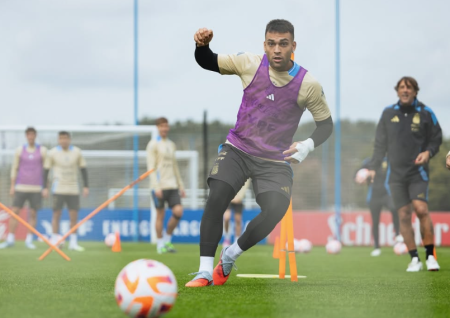 Seleção Argentina treina com foco nas Eliminatórias
