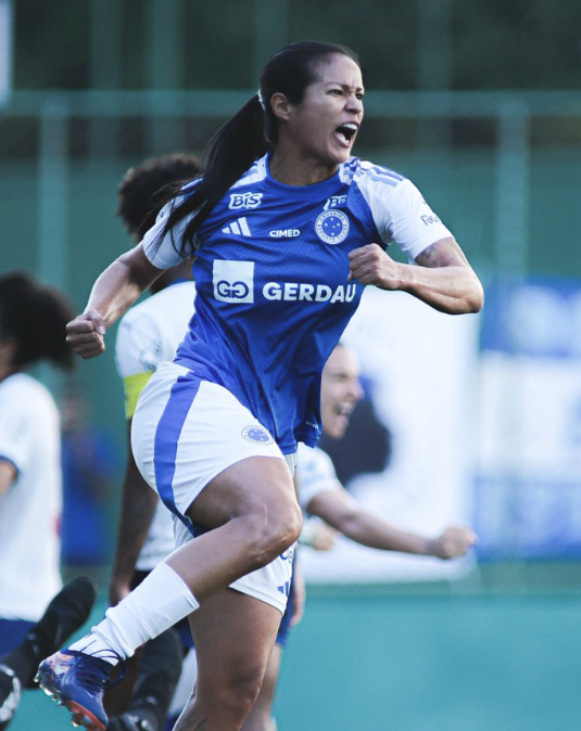 Lady Andrade rescinde contrato com Cruzeiro