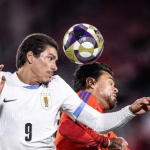 Em jogo morno, Chile e Uruguai empatam no encerramento das Eliminatórias