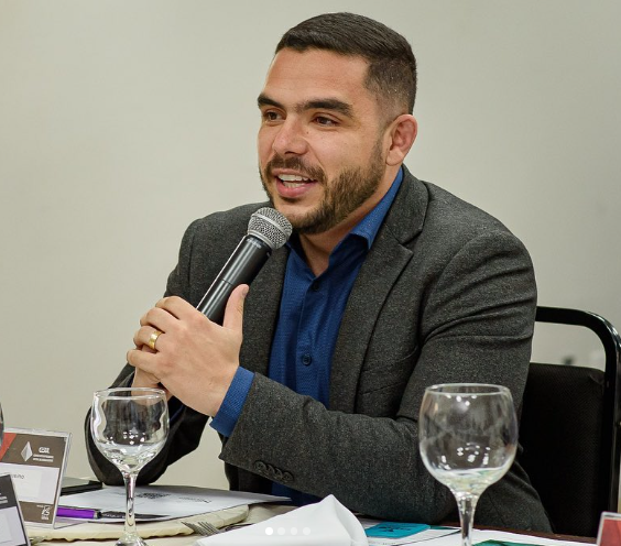 Professor Felipe Flausino de Oliveira recebe Comenda do Mérito Legislativo 2025 nesta semana