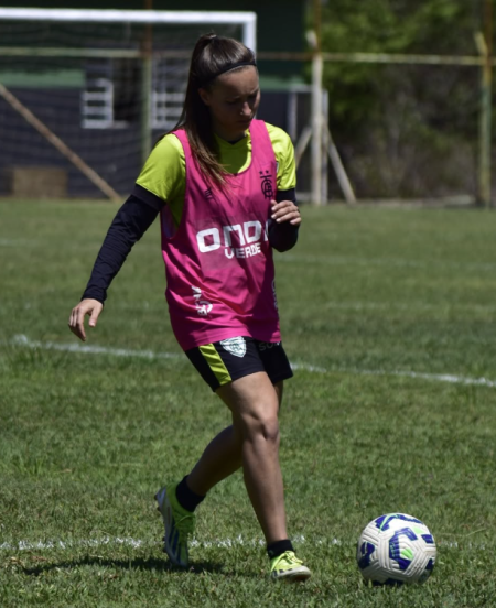 Laís Giacomel, do América, durante treino