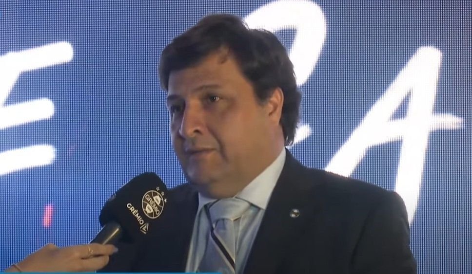 Presidente do Grêmio é direto sobre permanência de Mano Menezes no comando técnico