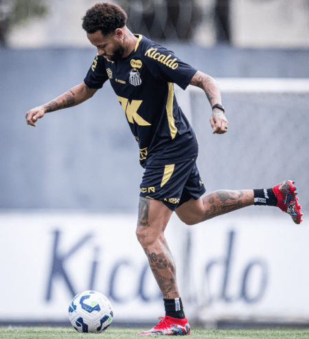 Neymar, durante atividade no CT Rei Pelé