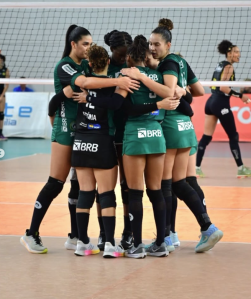 Elenco do Brasília Vôlei reunido
