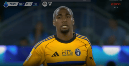 Lorran entrou em campo pela primeira vez com a camisa do Pisa nesta segunda-feira (22), pelo Campeonato Italiano
