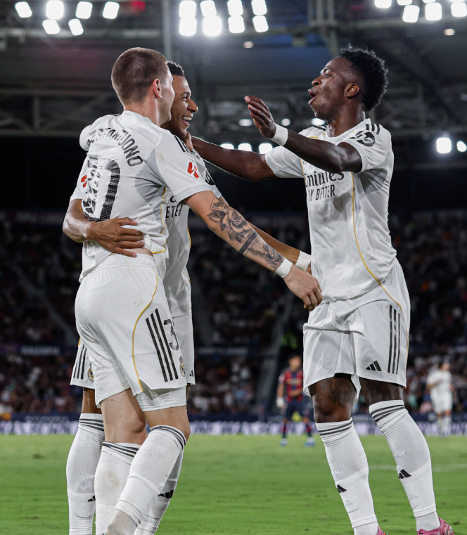 Vinícius Júnior marca, Real Madrid goleia Levante e segue invicto na La Liga