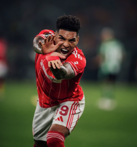 Igor Jesus marca duas vezes em vitória do Forest sobre o Betis