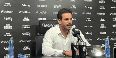 Admar Lopes, diretor do Vasco, em entrevista coletiva nesta quarta-feira (24)