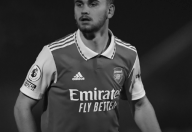 Ex-jogador do Arsenal morre após sofrer lesão cerebral durante partida