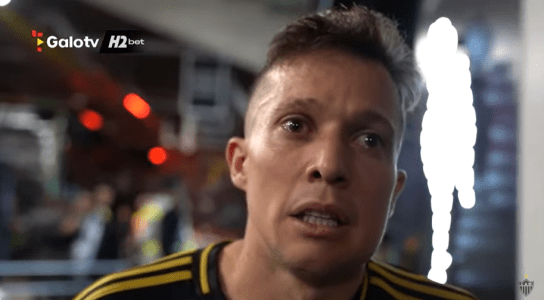 Choro de Bernard após classificção do Atlético sobre o Bolívar