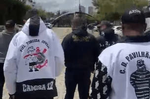 Gaviões da Fiel no centro de treinamento do Corinthians