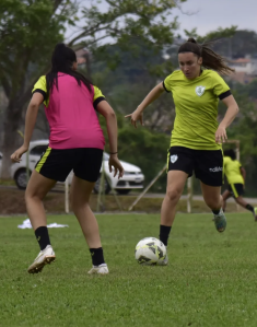 Elenco do América durante treino