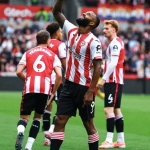 Ex-Cruzeiro marca duas vezes, e Brentford vence Manchester United na Premier League