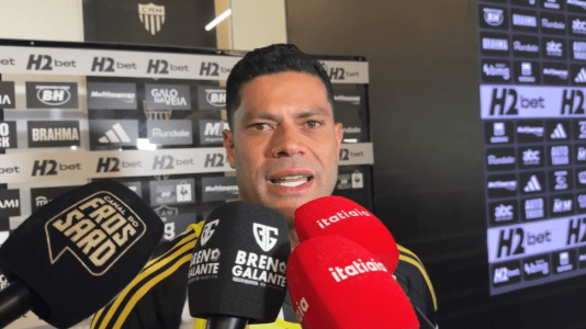 Hulk, do Atlético, em zona mista na Arena MRV