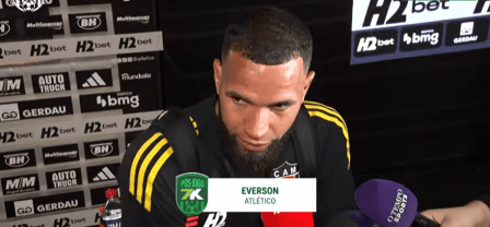 Everson na zona mista após jogo do Atlético na Arena MRV