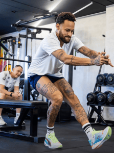 Neymar se recupera de uma lesão na coxa direita